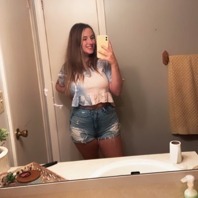 sydneyrizzo_'s profile picture. 