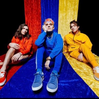 we explain @awsten’s, @underscoregeoff’s, and @waterparks’ tweets! or at least we try