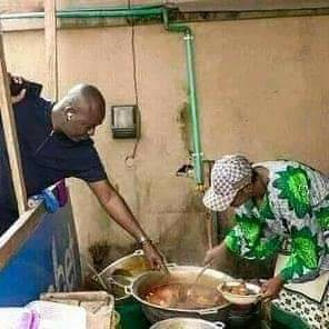 WalakiraUg's profile picture. Never ever allow someone 👨 to command🗣️ or decide for you at any given situation ☀, ☔, ⛅ and never allow your emotions💖 overpower💪 your intelligence 🧠