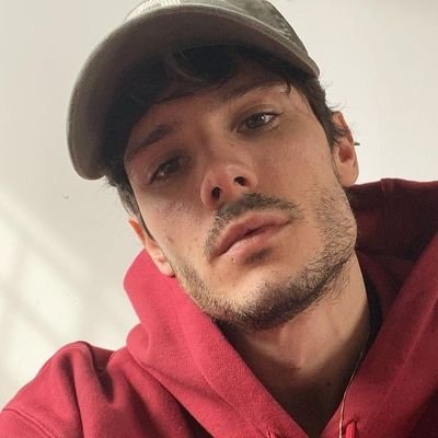 stai nel tuo che già fai fatica. https://t.co/xUTbJuD9mI