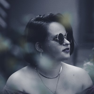 Elle/she, nb,
Passionnée de cancel culture,
Vie pour le clout,
Maitresse des fautes de frpaed,
private: @vera_ndas_pv