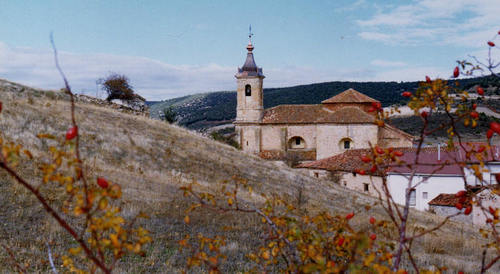 Pueblo de la provincia de Guadalajara (España), dentro del Parque Natural del Alto Tajo.