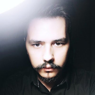 Biólogo;
Pós graduando em educação e engenharia de software;