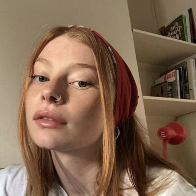 Bide bayıl istersen canım


{Fan account}