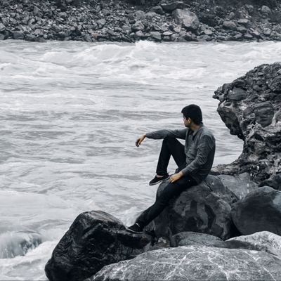 aakaash_arsh's profile picture. Nowhere Man 🌻
Editorial Executive, @Rekhta