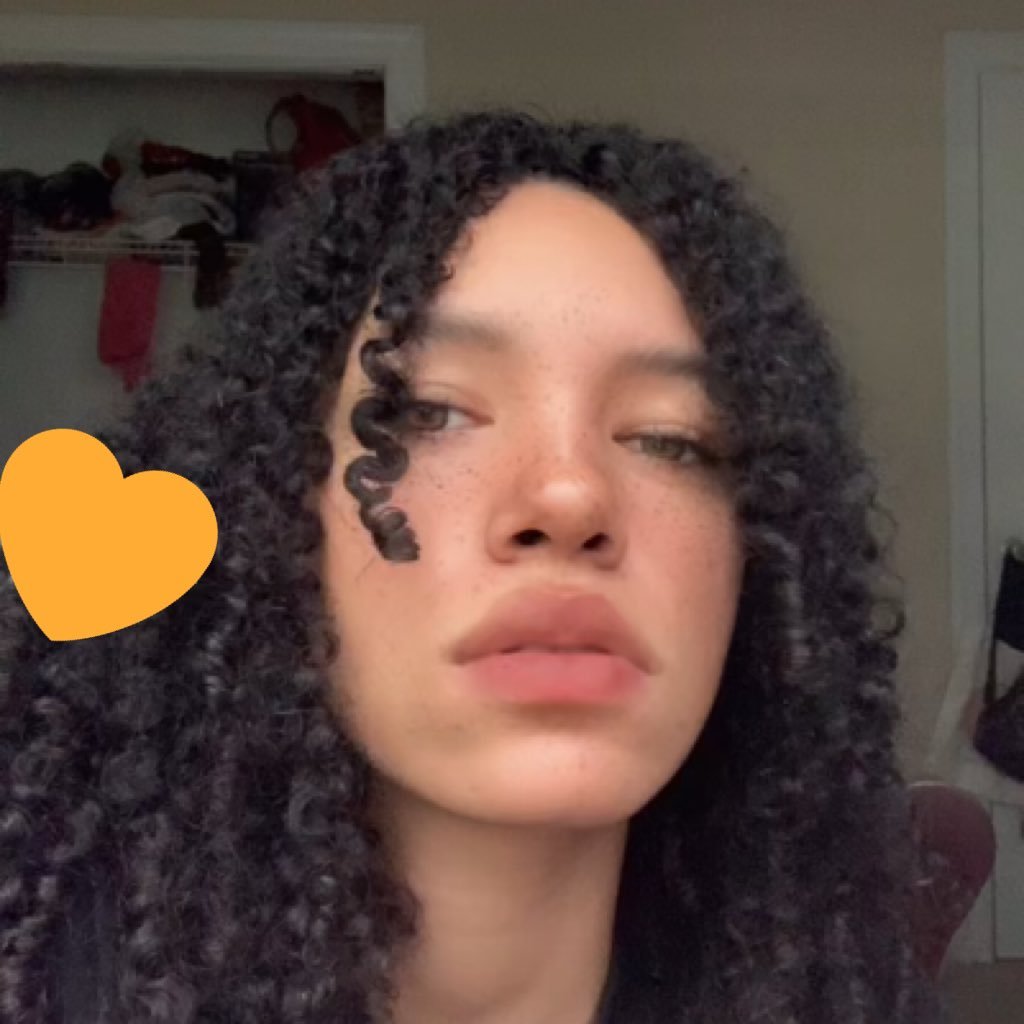 tamcodes's profile picture. 𝘪 𝘤𝘩𝘢𝘯𝘨𝘦𝘥 𝘤𝘢𝘳𝘦𝘦𝘳 𝘱𝘢𝘵𝘩𝘴 🐝 ⇢ sharing my web dev journey 🌙