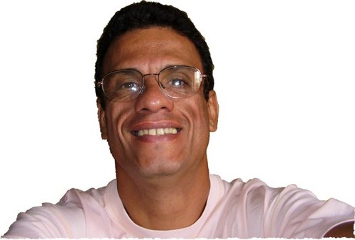 Sou carioca, vivo em Brasilia desde 1983.