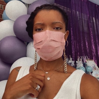 ItsTeniaLenae's profile picture. 