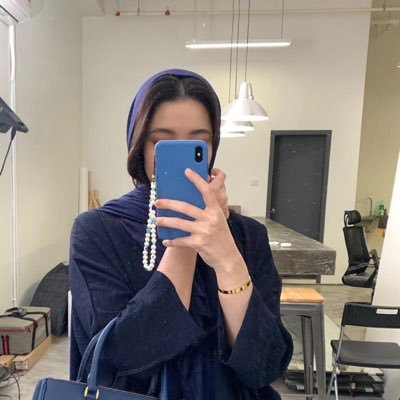 _aerina02's profile picture. do small things w great laf 🐝