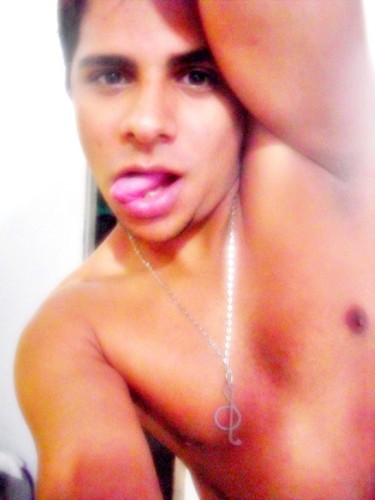 patricklarryp's profile picture. sou uma pessoa extremamente feliz, gosto de fazer amizades e compartilhar meus segredos com elas .... bjao a todo que me segui