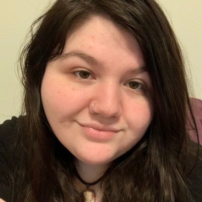 MelanieH188's profile picture. Full-time college student, part-time tweeter.