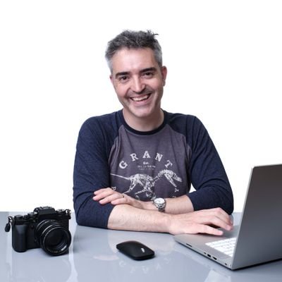 Photography to help your business thrive!
Versatile photographer specialising in product photography, headshots, and business / corporate photography.