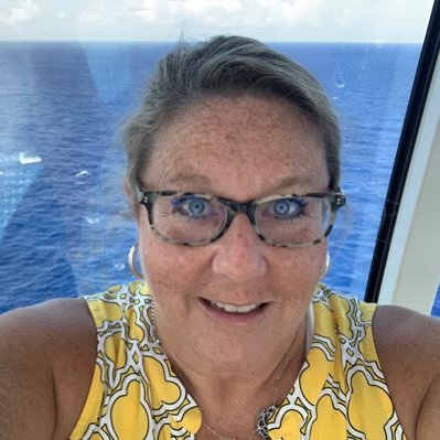 My 3 kids - Sun, Sea and Sand 🏝☀️ Travel 🧳 🗺🇺🇸 Dance like no one is watching 🎶🎶Proud Conservative &America 1st 🌸My glass is half full
