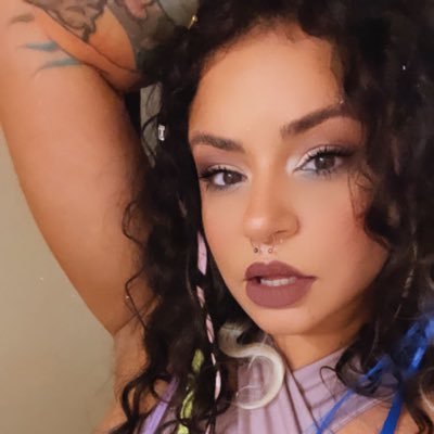 itsgonzosworld's profile picture. Thick 𝑴𝒐𝒎𝒔 Matter - She/Her 🅼🅰︎🅽🅸🅵🅴🆂🆃🅸🅽🅶 𝑀𝑖𝑙𝑒𝑠𝑡𝑜𝑛𝑒𝑠 🏆 Mᴀɪɴ Cʜᴀʀᴀᴄᴛᴇʀ Eɴᴇʀɢʏ 📍#BLM #LGBTQIA #WomensRights #RecoveryPosse