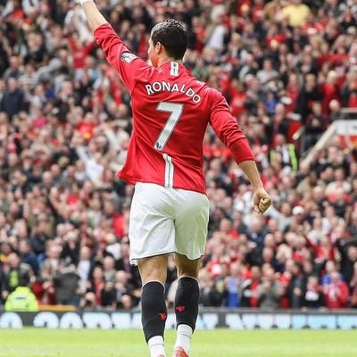 I follow Man Utd,Leinster,Ireland(Football and Rugby) and Dublin GAA! LUHG!