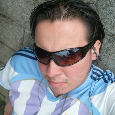 Amante de los video juegos y amante al Fútbol, cartativo, servicial y muy amistoso