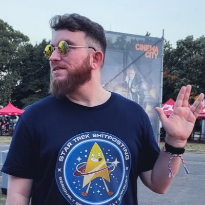 Content Marketer 🎈Writer 📝 Musician 🎸💻 Trekkie 🖖🏻 he/him