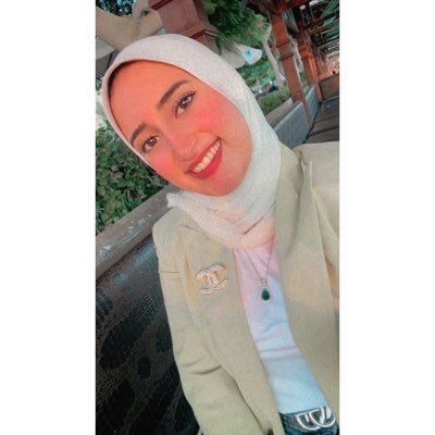 FatmaEldeeb0's profile picture. dentist 🦷🤍