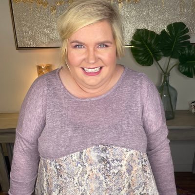 QueenBeeMorrow's profile picture. Inventor. Speaker. Business Coach. All Around Queen Bee.