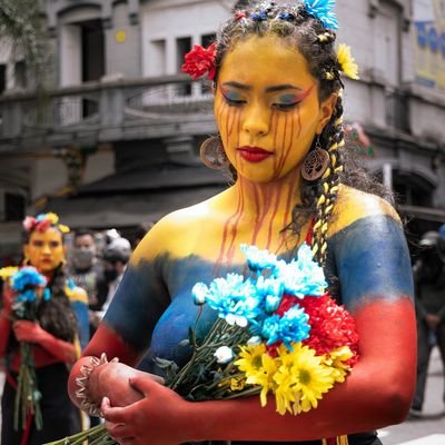 Me dicen: Negra, Negrita, Negris
Actriz, maquilladora, y soñadora.

También sentí dolor más allá de lo físico y perdí la química al verte volar con químicos