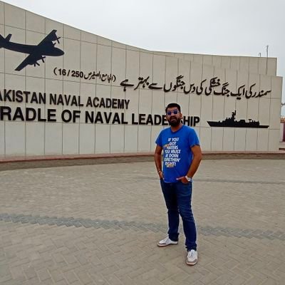 Wo mard nahi Jo dar jaey Halat k khoni manzar sy Jiss haal main jeena mushkil ho Uss haal main jeena lazim hy