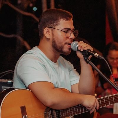 Cantor e compositor
Goiano que mora em Marabá
