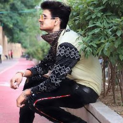 SobitSi14255174's profile picture. Sachhe peyar ki kahani mashur ho gai jab mehlo ki rani ek aghori ki divani ho gai♨️♨️ jai mahakal♨️♨️📿📿🪱🪱