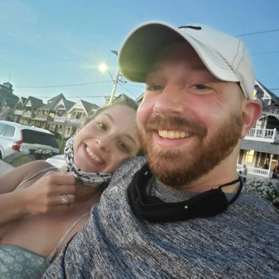 jheinie05's profile picture. 