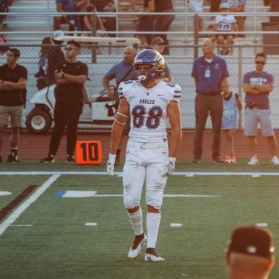 Santa Margarita High School | Class of ‘24 | 6’4 240 | TE | #88 | 949-929-9300 | 17 years old | 3.5 GPA | https://t.co/thidVKzYRC