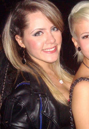 gitubini's profile picture. Como mulher eu não possuo país. Como mulher, meu país é o mundo todo.