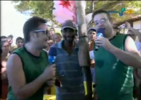 Como trolar uma loira ?
Escreva Vire dos dois lados em um bilhete em branco  '-'