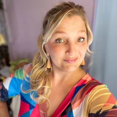 MsPelto's profile picture. Art Teacher