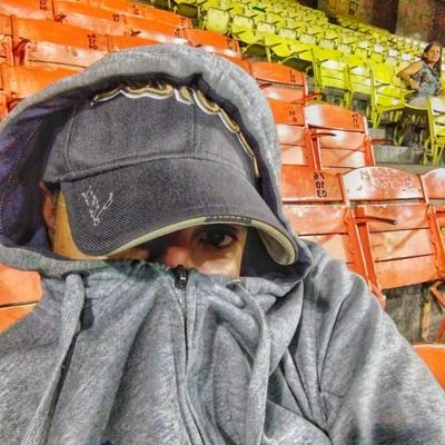 CARAQUISTA hasta la médula y pasión por el béisbol. Que nunca falte la buena comida y unas cervecitas. 🍝🍺