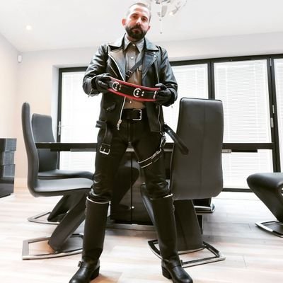 bootbossuk's profile picture. 🔞 Over 18's Only NSFW SHARP
If your far right DON'T BOTHER FOLLOWING ME!
Boots/leather/gloves Ready for worship? #leather #boots #gayskinhead#trainers #rubber