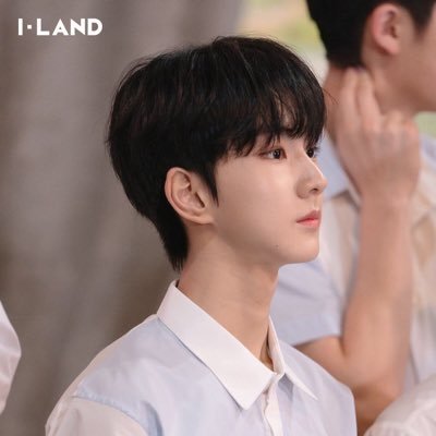 xiaokinghaos's profile picture. it’s not like my whole vibe went to zara. she/her