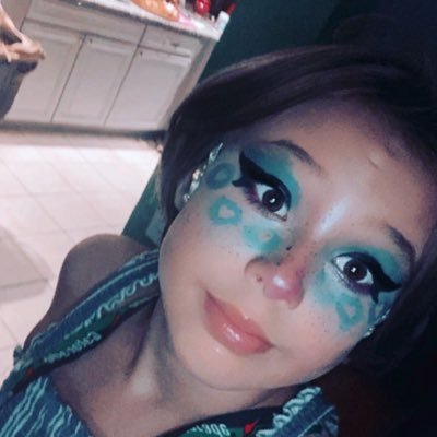 Hi my name is saylor Go follow my TikTok @ Saylorforlife7