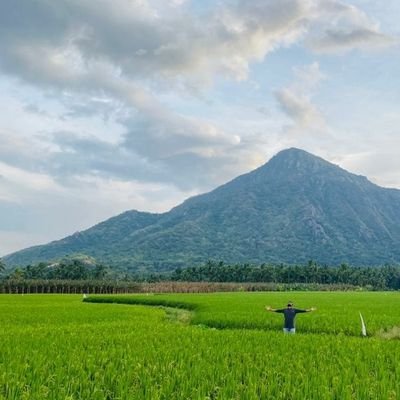 வலைதளத்தில் ஒருவரை பின் தொடரும் எண்ணிக்கையை வைத்து மதிப்பிடாதே,
வாழ்கையில் ஒருவரை எவ்வளவு பேர் பின் தொடர்கிறார்கள் என்பதை வைத்தே மதிப்பிடு.
