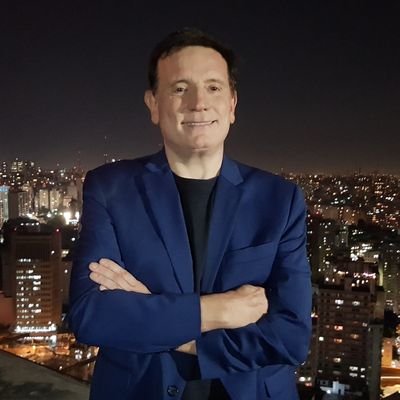 Apresentador Domingo Espetacular.Livro No rastro da notícia Prêmios Esso,Comunique-se,Líbero Badaró,APCA,VHerzog,Imprensa,T Lopes,República, Venice award.