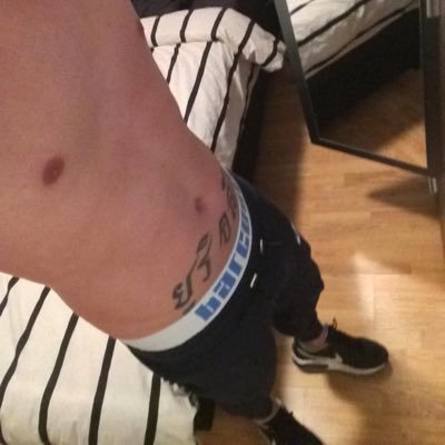 28yrs, 2k+ Den Haag area and Dutch. Into soccer and sportswear and so much fun #gay #nsfw #soccer #dutch #bdsm #uncut https://t.co/pPRE7Yzc2c