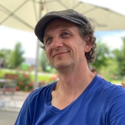 hennenaked's profile picture. 