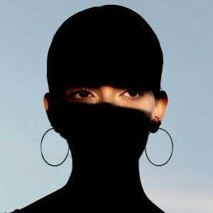 ‏امرأة مُرة كالقَهْوَة لايتَحَملُها إلاَ من يُحبّها 🤍❤️