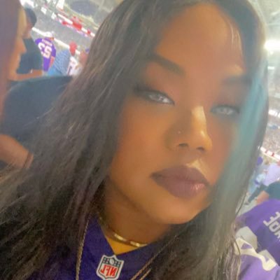 PhoenixNicole32's profile picture. Live life to the fullest one day at a time