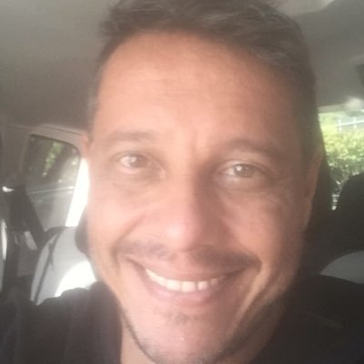 Carioca, pai; torcedor do Flamengo e do Seattle Seahawks. Na dúvida, vire à Esquerda.