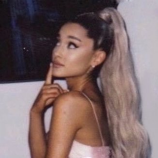 🌑arianator since apr 2011~ madison fan since jan 2018 (fan account/she,her)🌑~ifb ari and mads stans