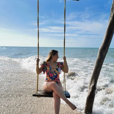 RoxAlatorre's profile picture. Dream big little mermaid💜🧜🏻‍♀️