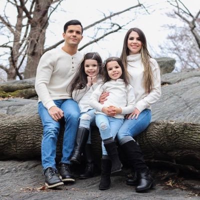 Mrs_LHernandez's profile picture. First Grade Dual Language Teacher.           Wife & Mom 👨‍👩‍👧‍👧 👩🏻‍🏫🇵🇷🗽