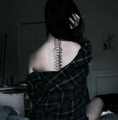 I don't care if it hurts, I wanna have control. I want a perfect body, I want a perfect soul.