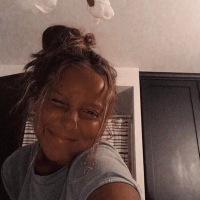 KariMil40465849's profile picture. 