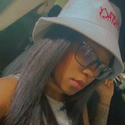 Mommy of 1 👨👩👧 Business Owner 👑 insta : @_____itstee🐾 Not Interested 😴