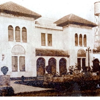 Institución de salud comunitaria de la localidad de Ramos Mejía. Desde 1917, fundada y gestionada por los vecinos.